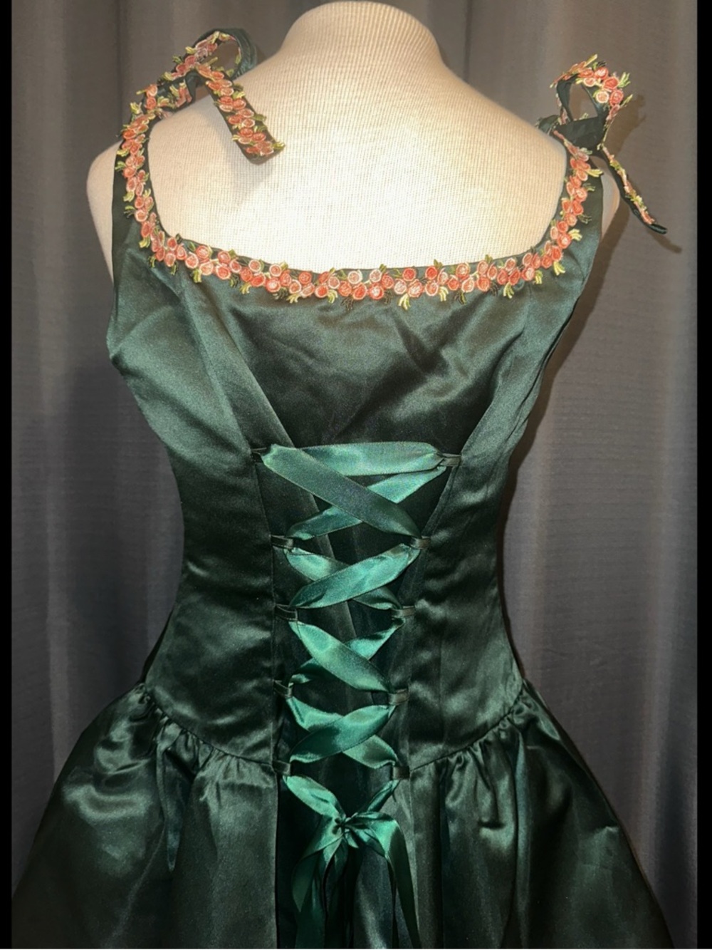 Sugar Thrillz Dolls Kill ‘MAYFAIR RESIDENCE’ Green Satin Flare Dress L NWT - Picture 6 of 16